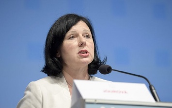 Еврокомиссар предупредила об угрозе манипуляций на выборах в Европарламент