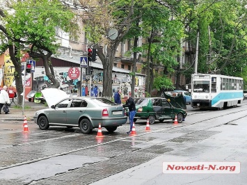 В центре Николаева из-за аварии полностью заблокировано движение трамваев