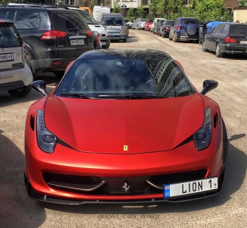 В Украине засветился мощный тюнингованный суперкар Ferrari