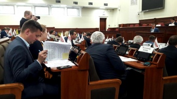 На "Киевэнерго" хотят подать судебный иск: депутаты требуют возмещения за "наследство" из дырявых теплосетей