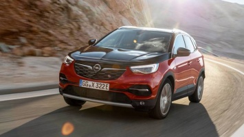 Opel оснастил внедорожник Grandland X гибридным мотором и полным приводом
