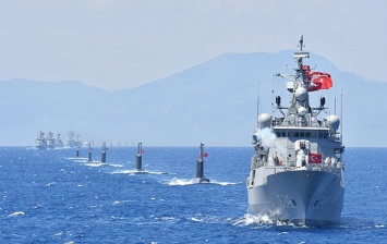 Турция начала масштабные военные учения в трех морях