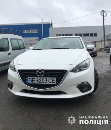 Полиция Николаева разыскивает угнанный автомобиль Mazda
