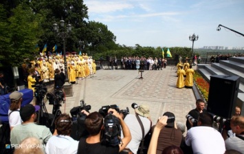 Почти треть украинцев считают себя верующими ПЦУ