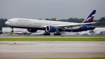 Российский самолет подал сигнал бедствия и летит в "Шереметьево"