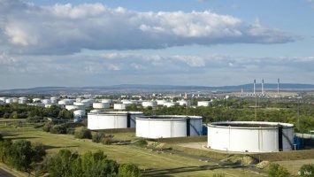 Венгерская MOL утилизирует 100 тысяч тонн грязной российской нефти