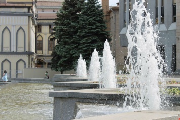 В фонтане возле горсовета Днепра устроили областные соревнования по судомодельному спорту