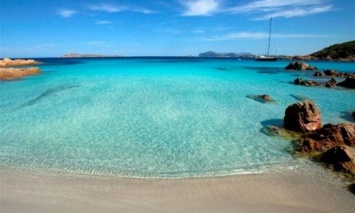 В Сардиании полиция патрулирует пляжи из-за краж песка