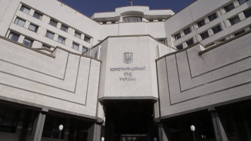 Коллеги хотят уволить главу Конституционного суда Шевчука