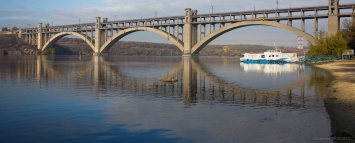 В Запорожье девушка упала с моста Преображенского - подробности спасения