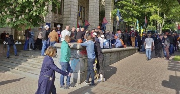 Львовские шахтеры митингуют в Киеве: из-за структур Кропачева им не платят зарплату