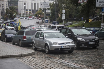 Водители «евроблях» вернулись протестовать под Верховную Раду