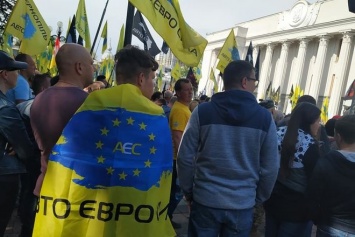 «Евробляхеры» устроили масштабный митинг в центре Киева