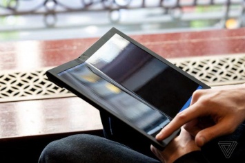 Lenovo показала первый в мире ноутбук с гибким дисплеем: фото
