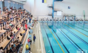 В Днепре на базе СК «Метеор» прошли соревнования по плаванию среди юниоров и юношей (ФОТО)