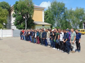 Около 70 призывников из Сум отправились служить в ряды украинской армии