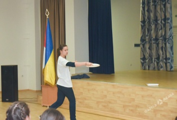 В Одессе могут разнообразить уроки физкультуры: в гимназии №4 прошел тренинг JuniorZ (фото)