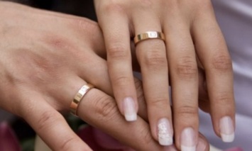 Подросток из Харькова плюнула на суды и вышла замуж