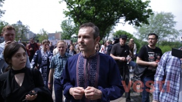 Вакарчук ходил ночью по кладбищу, чтобы закалить волю - политик Анатолий Кинах