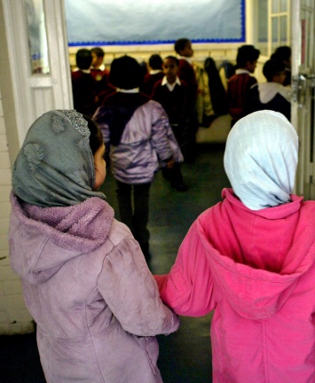 Австрия запретила хиджабы в начальных школах
