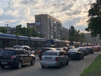 В Киеве сошел с рельсов скоростной трамвай