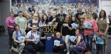 Игроки БК «Днепр», которые стали чемпионами Суперлиги 3х3, встретился с болельщиками