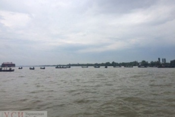 Рыбаки лодками перекрыли Дунай в Вилково