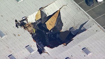 В США военный истребитель F-16 упал на здание