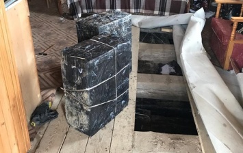 На Закарпатье обнаружили 73 ящика сигарет в доме лесника