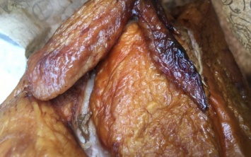 Фотофакт: Запорожец купил курицу с личинками