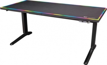 Компьютерный стол Thermaltake Level 20 RGB BattleStation получил настраиваемую RGB-подсветку