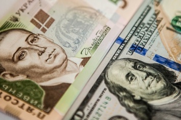 Нацбанк ослабил гривню: обнародован курс доллара на выходные