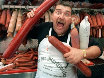 Это шок: посмотрите, какой колбасой травят украинцев