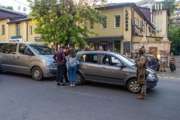 В центре Днепра вооруженные бойцы КОРД проводили задержание