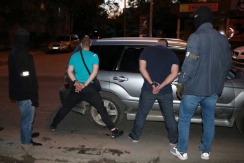 В Харькове задержаны копы, крышевавшие наркоторговцев (видео)