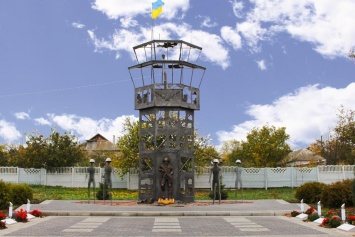 В парке Коминтерново построили башню в честь боев за Донецкий аэропорт