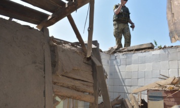 В Луганской области боевики из тяжелой артиллерии обстреляли жилые дома Золотого-1