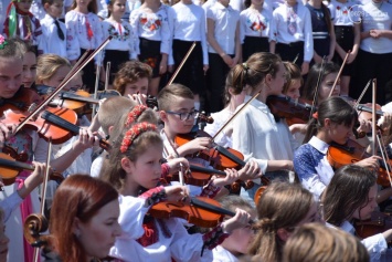 В Мариуполе более 300 детей спели гимн Европейского союза, - ФОТО, ВИДЕО