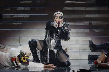Поклонники Мадонны шутят, что она займет Железный Трон в "Игре престолов"