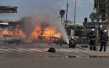 В Житомире случился пожар на автозаправке, есть пострадавшие