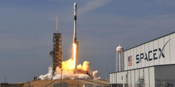 SpaceX подала иск против правительства США