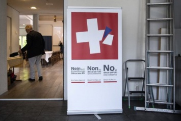 Швейцарцы на референдуме выступили за ужесточения правил по владению оружием