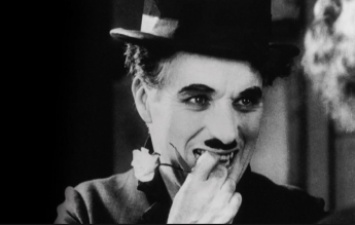 Три Оскара, роли в 80 фильмах и 11 детей: путь к успеху Чарли Чаплина (видео)