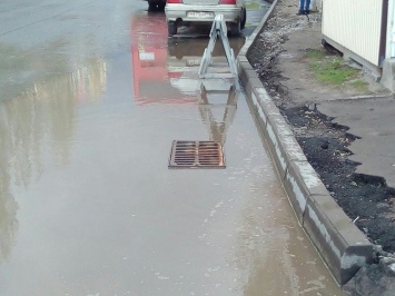 В Сумах чистят ливневые канализации