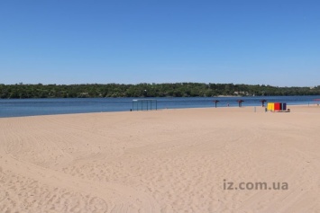 Запорожский пляж готовят к сезону - фото