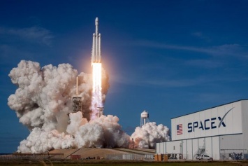 SpaceX подала в суд на американское правительство