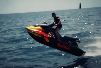 Видео: Макс Ферстаппен... пришвартовался в гавани Монако