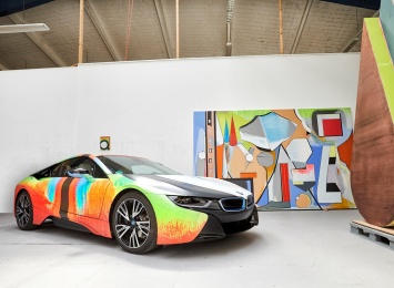 BMW i8 превратили в автомобильную скульптуру