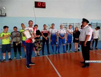 Керченские полицейские сыграли в футбол со студентами политеха