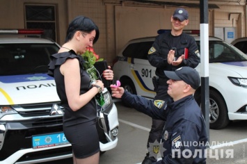 Испытание любовью: одесский спецназовец организовал задержание любимой девушки, чтобы сделать ей предложение